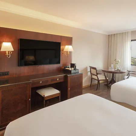 Dom Pedro Hotel, A Member Of Radisson Individuals מלון